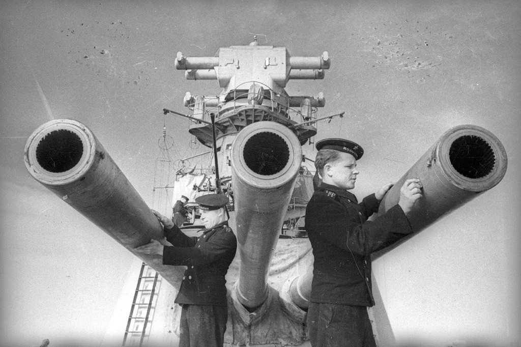 Calibre principal du croiseur Molotov, 1942.