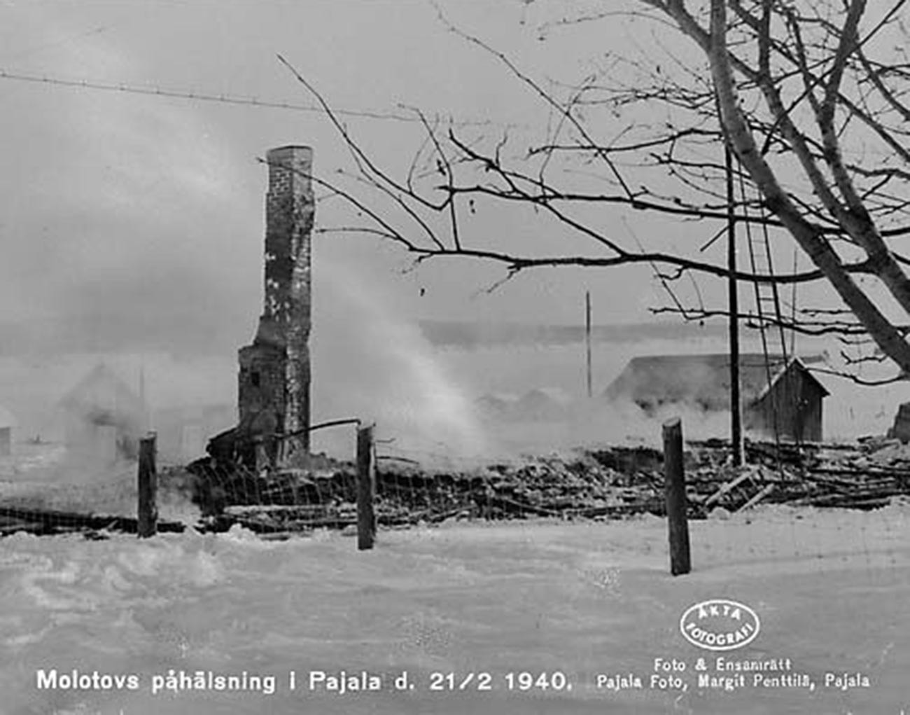 Sovjetski avioni su 1940. godine, za vrijeme Zimskog rata, slučajno bombardirali Pajalu na sjeveru Švedske, 21. veljače 1940.