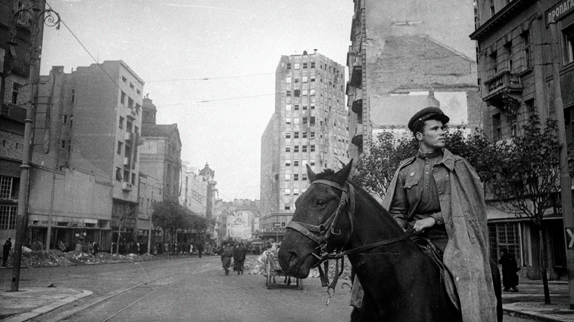 Совјетски коњаник у Београду.