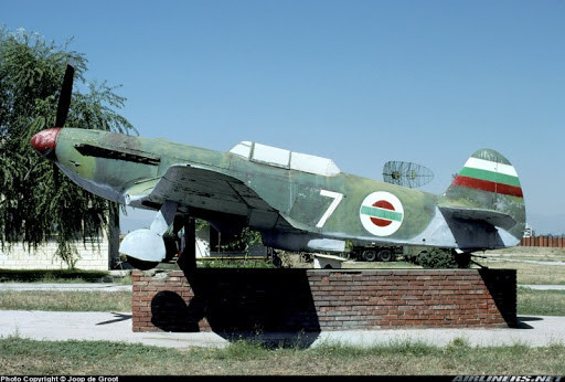 Museo Búlgaro de la Aviación, Plovdiv. La escarapela del Yak-9 corresponde a la usada por la Fuerza Aérea Búlgara entre 1944 y 1946.