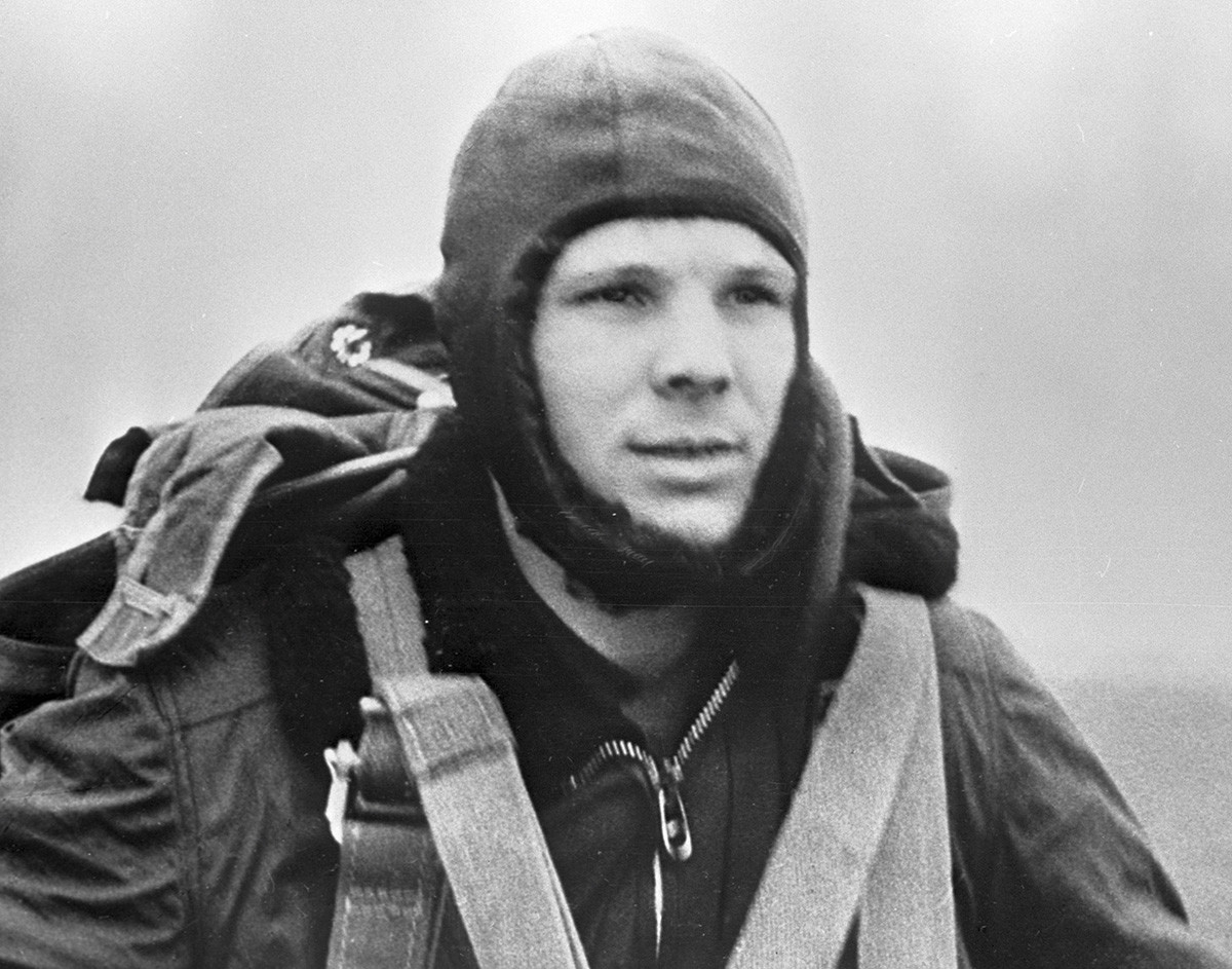 パラシュート降下の準備をするガガーリン、1960年