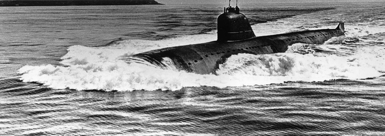 Нуклеарна подморница „Лењински комсомол“ (пројекта 627 „Кит“, по НАТО – класе „Новембар“) је прва нуклеарна подморница Совјетског Савеза и прва која је послата на Северни пол, Северна флота, СССР, 1965.