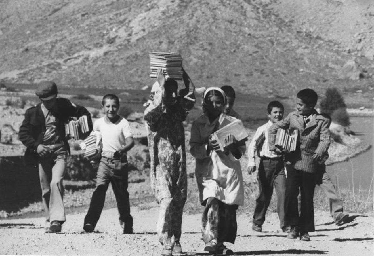 Menjelang Hari Pengetahuan yang dirayakan setiap 1 September, Tajikistan, 1972.