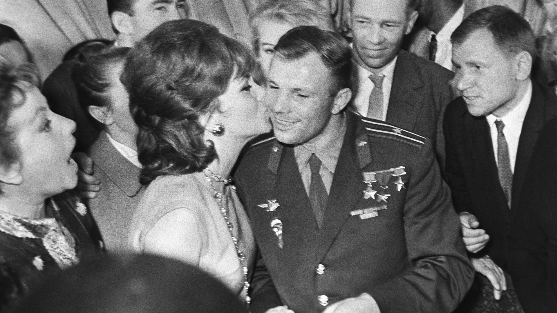 Джина Лоллобриджида и Юрий Гагарин на II Московском Международном кинофестивале