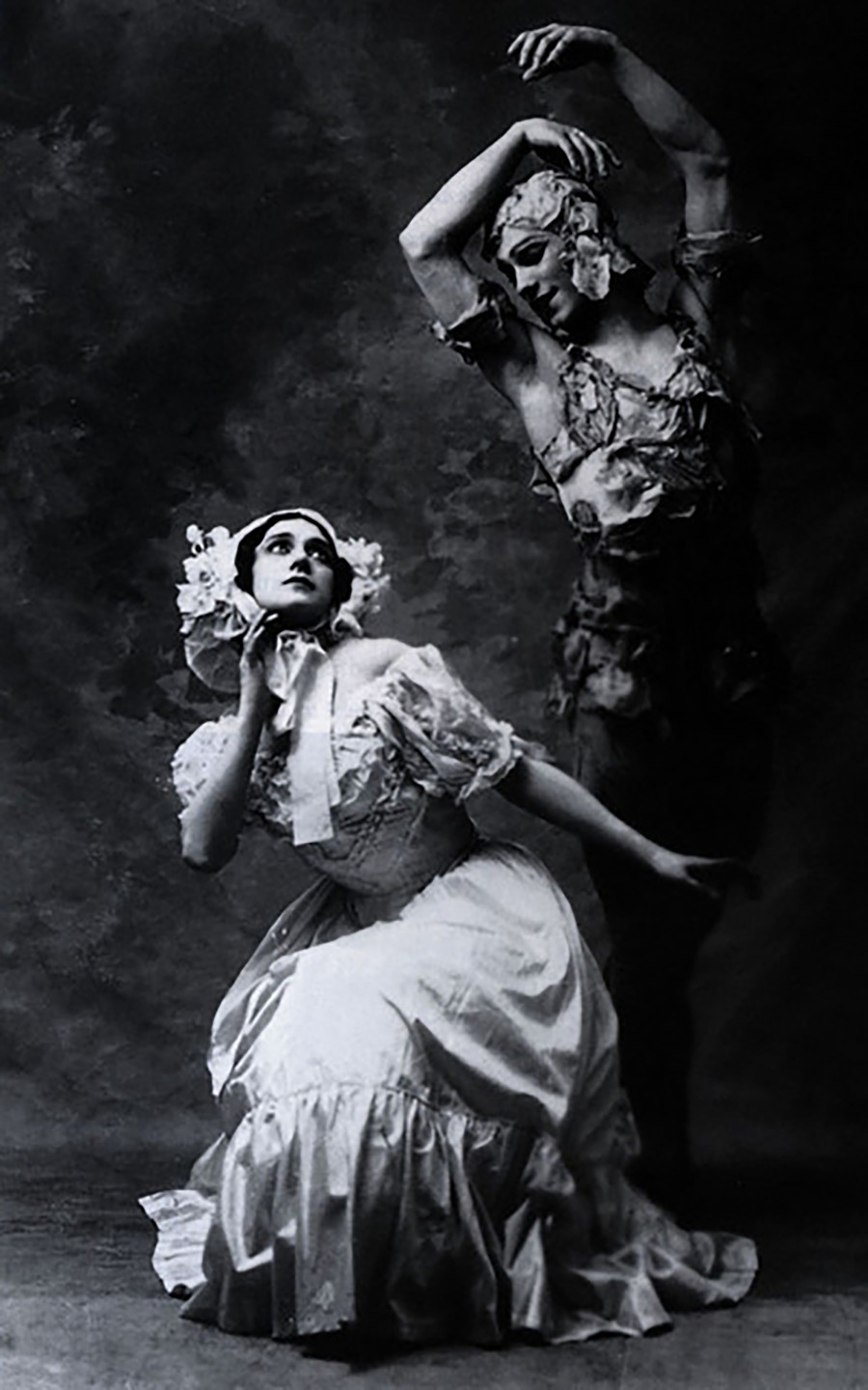 Foto de Nijinski e Karsavina na primeira apresentação do balé ‘Espírito da Rosa’, 1911
