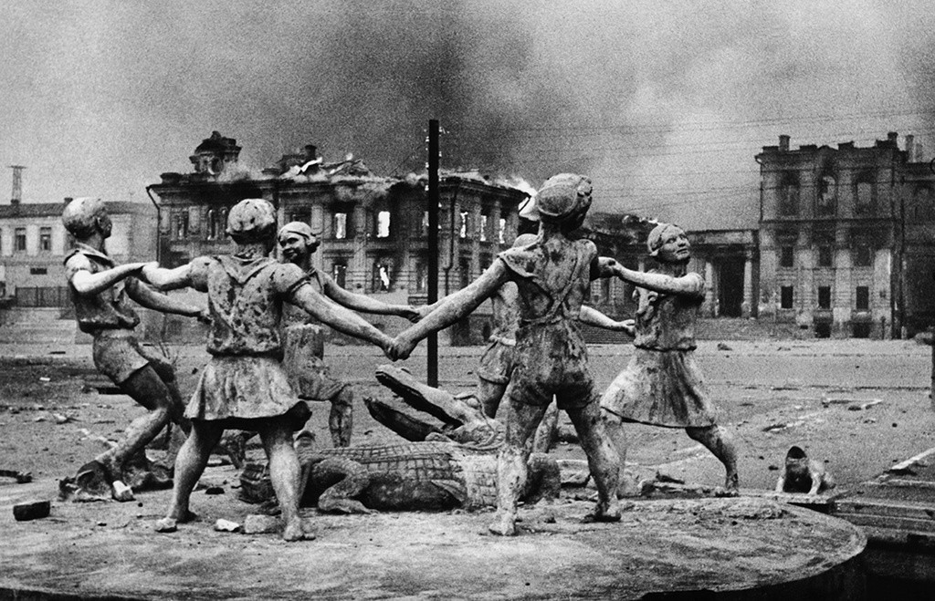 Fontaine «La ronde des enfants» dans la ville de Stalingrad (aujourd'hui Volgograd)
