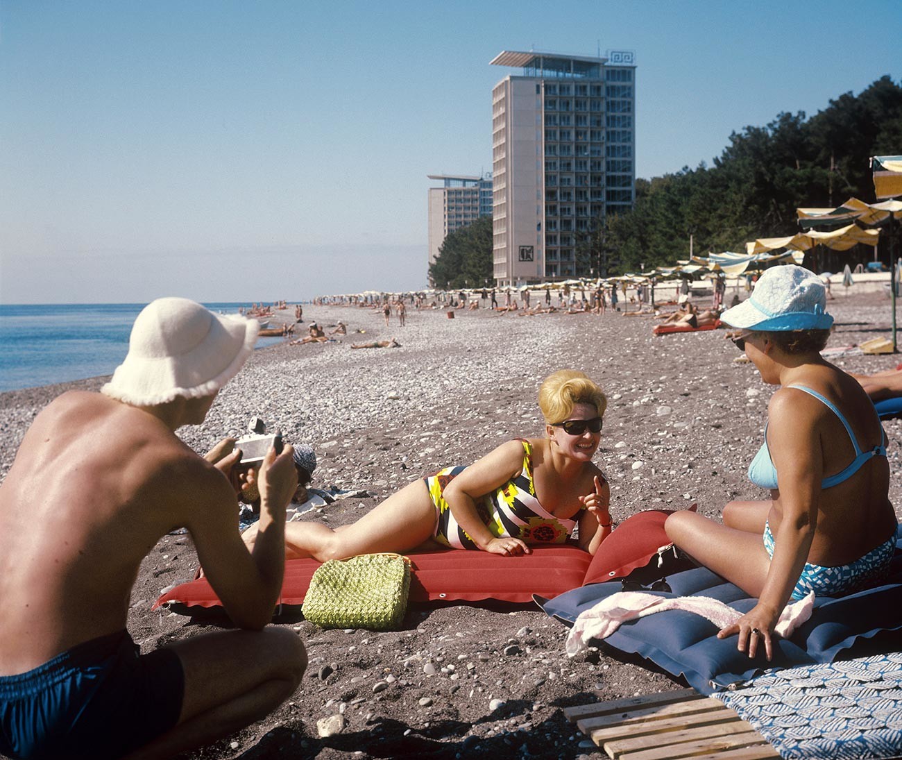 Su una spiaggia dell'Abkhazia, Repubblica Socialista Sovietica Georgiana
