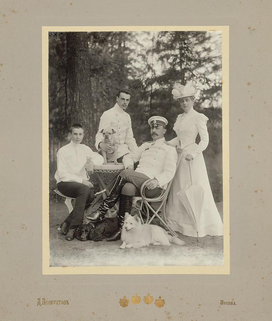 Княгиня Зинаида Николаевна и княз Феликс Юсупов със синовете им Феликс и Николай