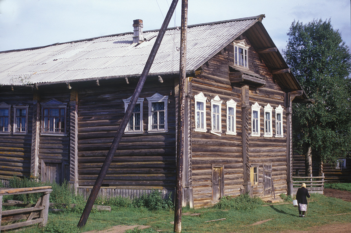 Kimzha. Deryagin house. August 2, 2000