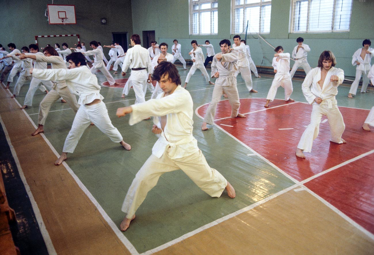 Trening karate sekcije. Moskovska tvornica automobila 