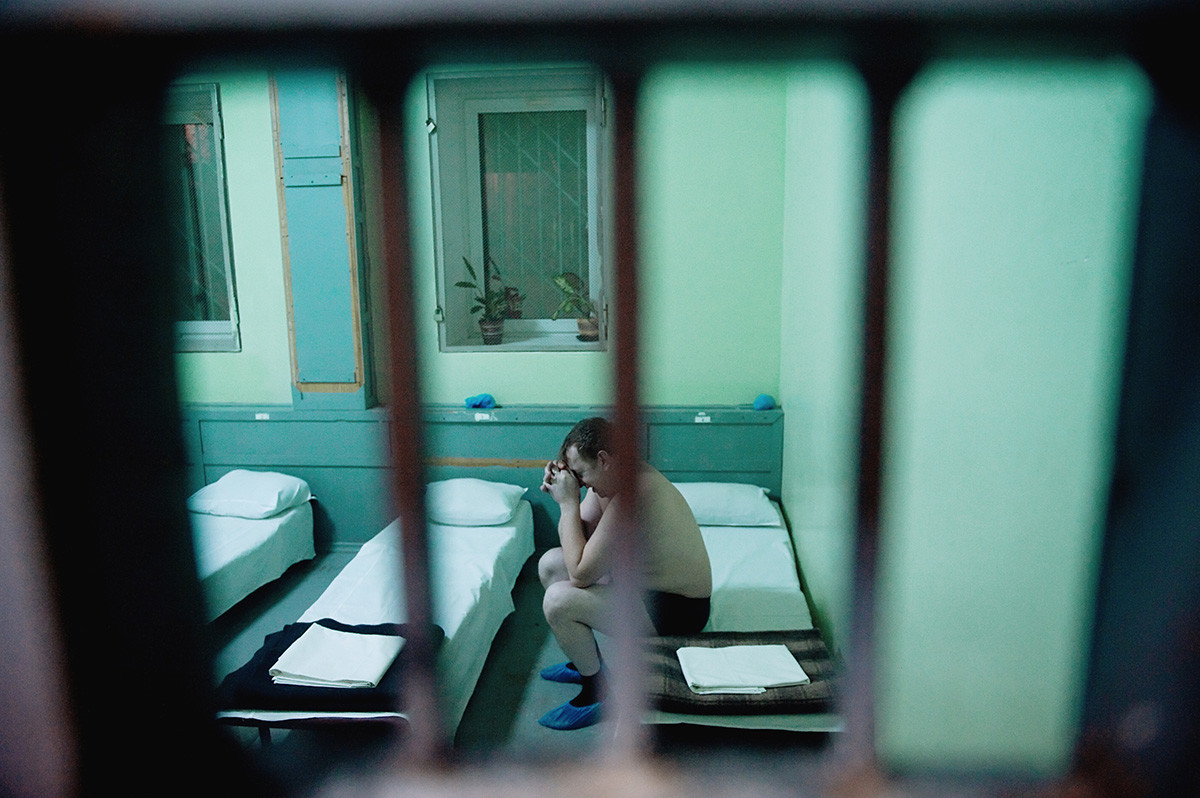 A patient at the medical detoxification center of the Khimki Department of Internal Affairs of the Moscow Region