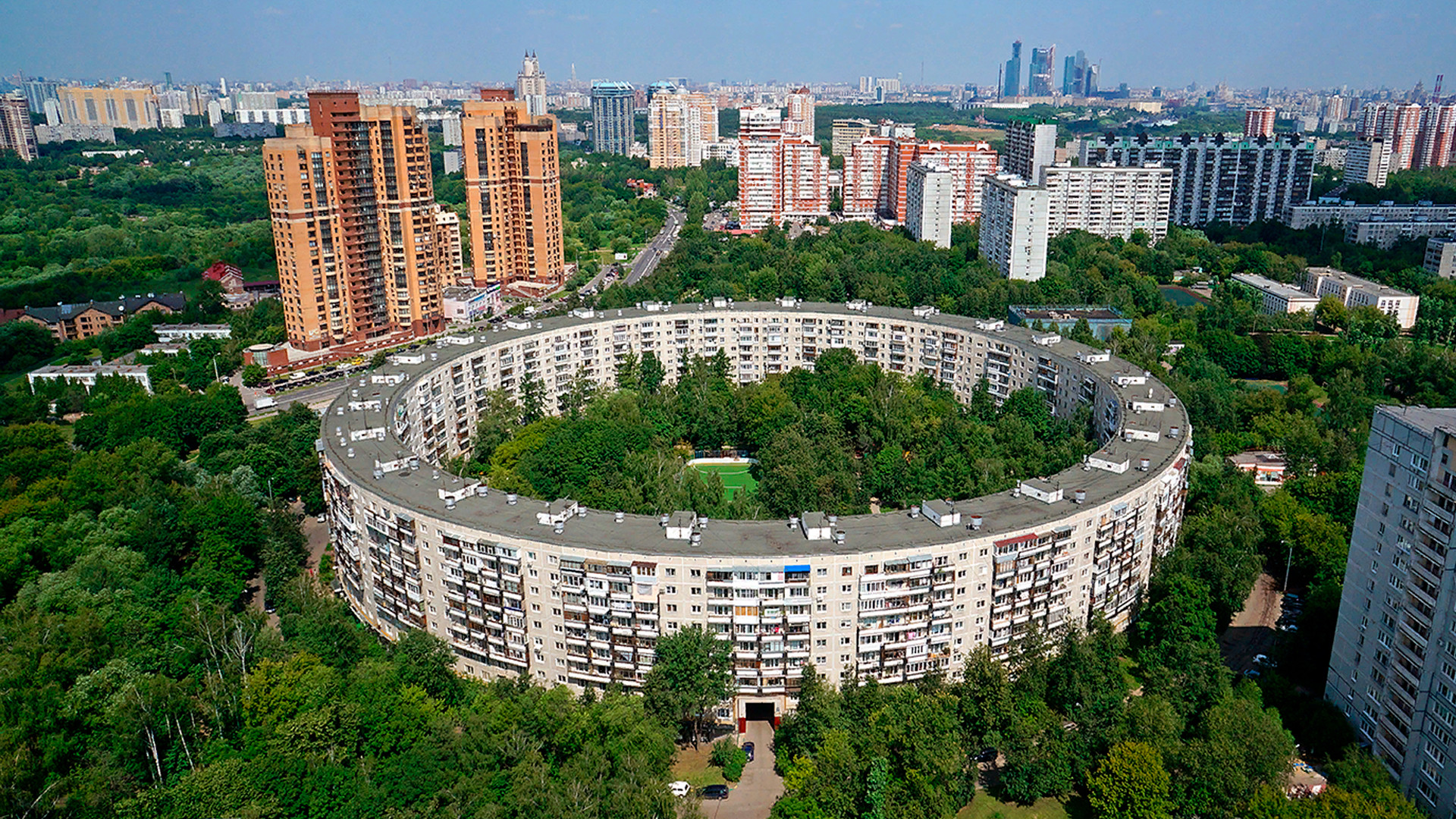 Un bâtiment en forme d’anneau qui reflet des ambitions olympiques de Moscou en 1980