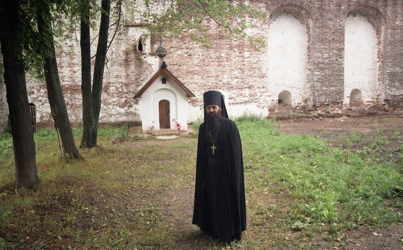 Un moine dans un monastère de la région de Iaroslavl
