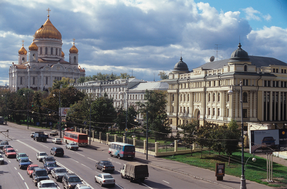 La cathédrale du Christ-Sauveur à Moscou, récemment reconstruite après avoir été démolie par les Soviétiques
