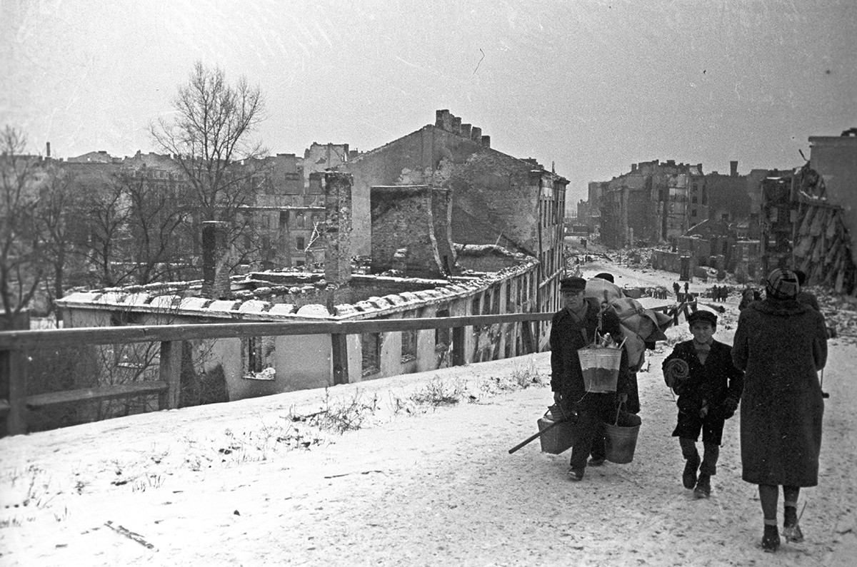 ドイツ軍に破壊されたワルシャワの別の街路