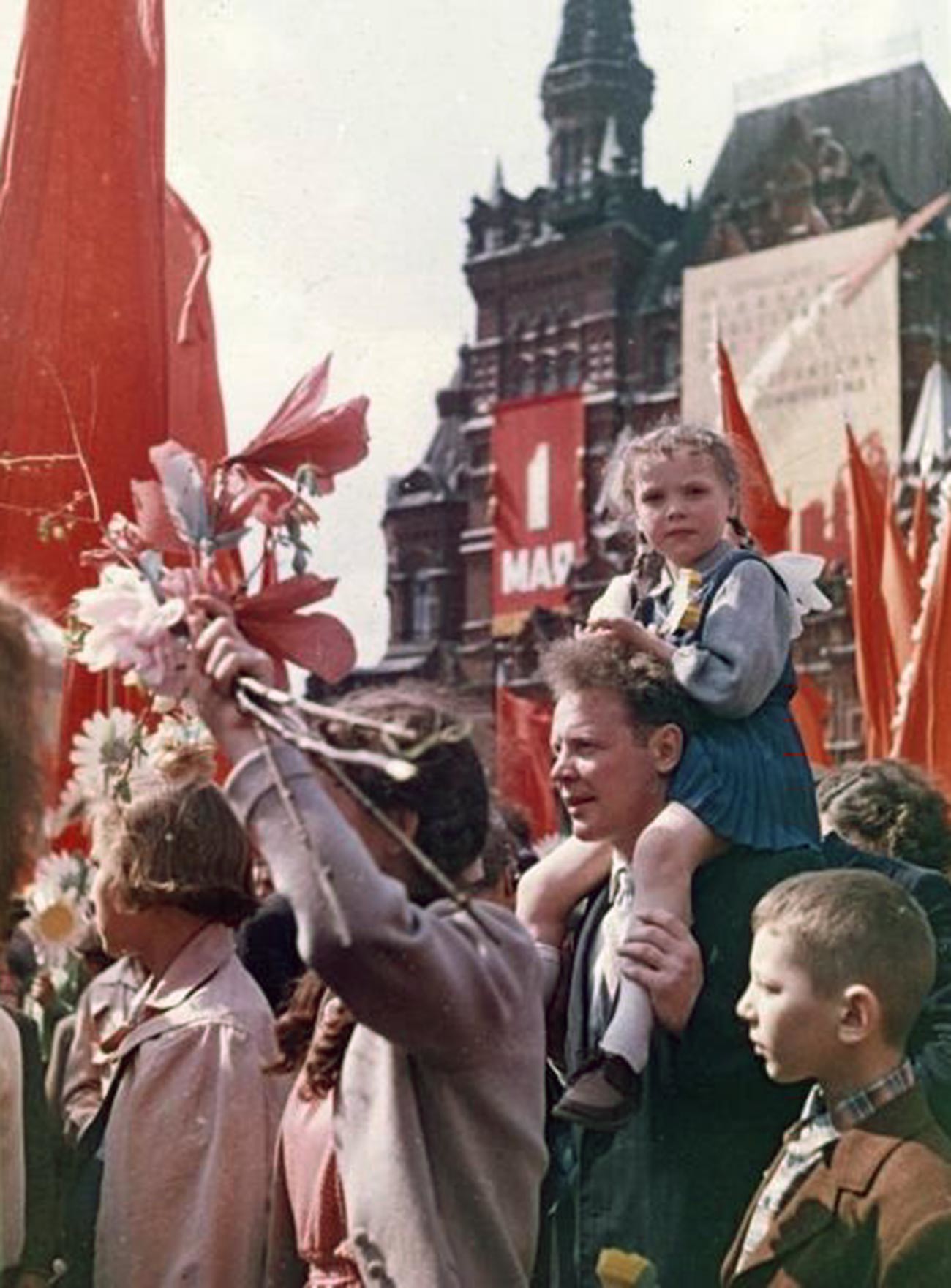 赤の広場で行われたメーデーのデモ、1954年
