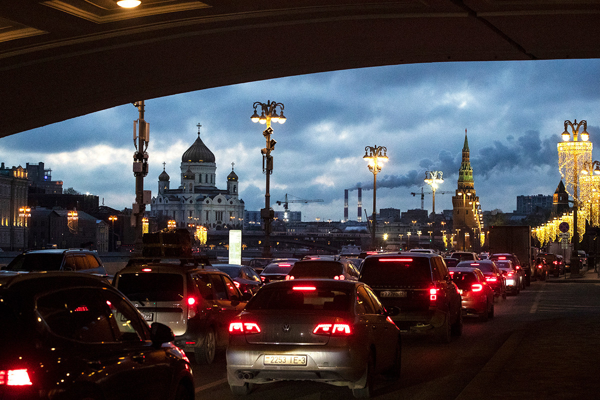 Автомобильная пробка в центре Москвы, Россия