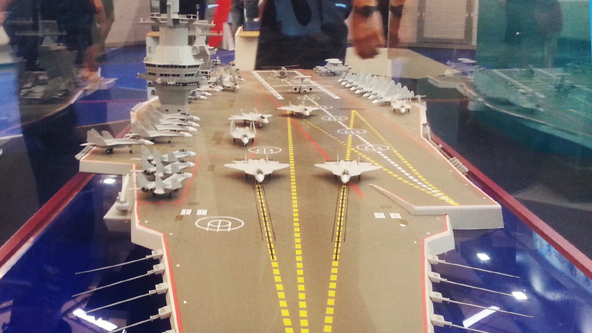 Макета носача авиона пројекта 23000Е на изложби „Армија 2015“