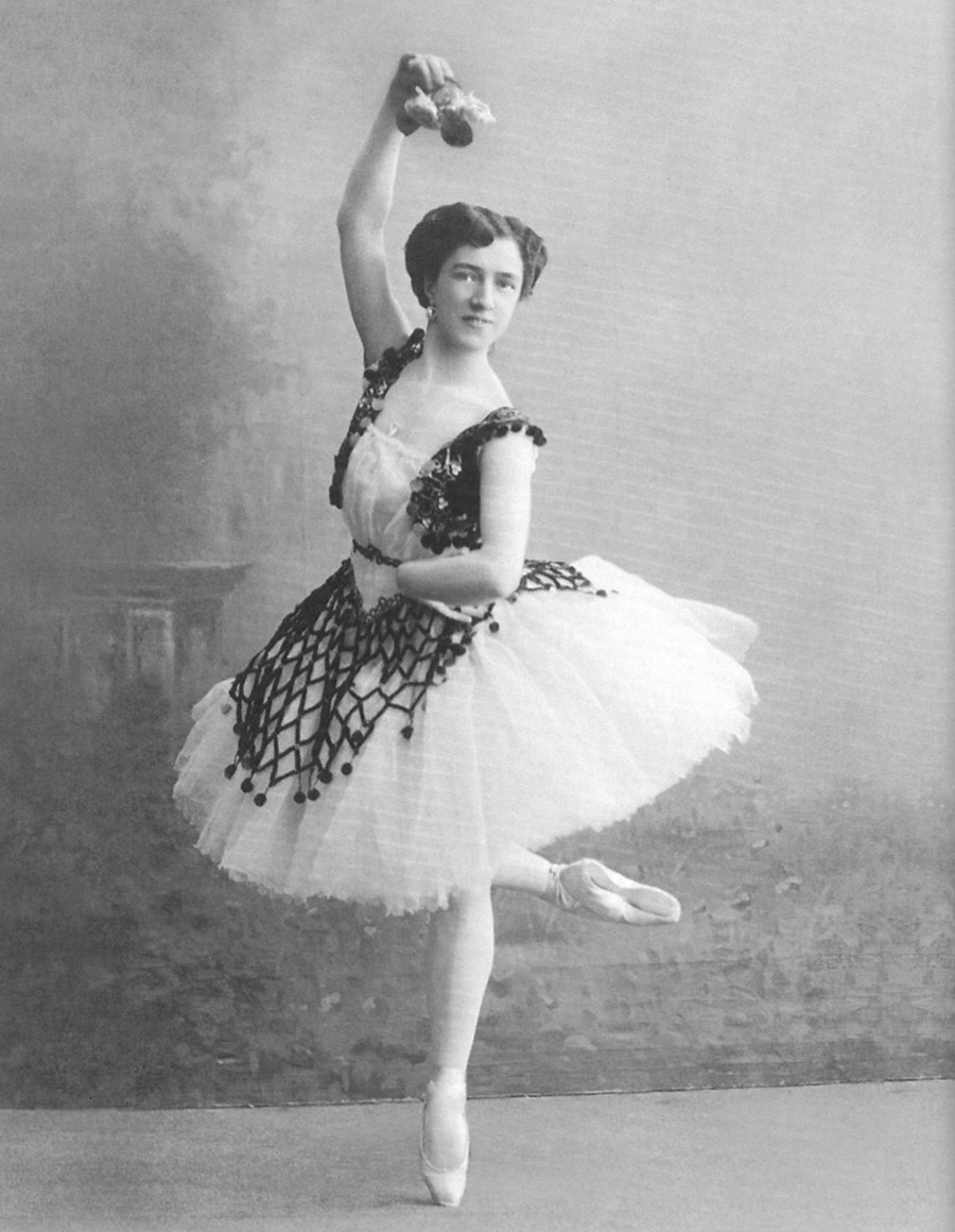 エスメラルダ役を演じるアグリッピナ・ワガノワ、1910年