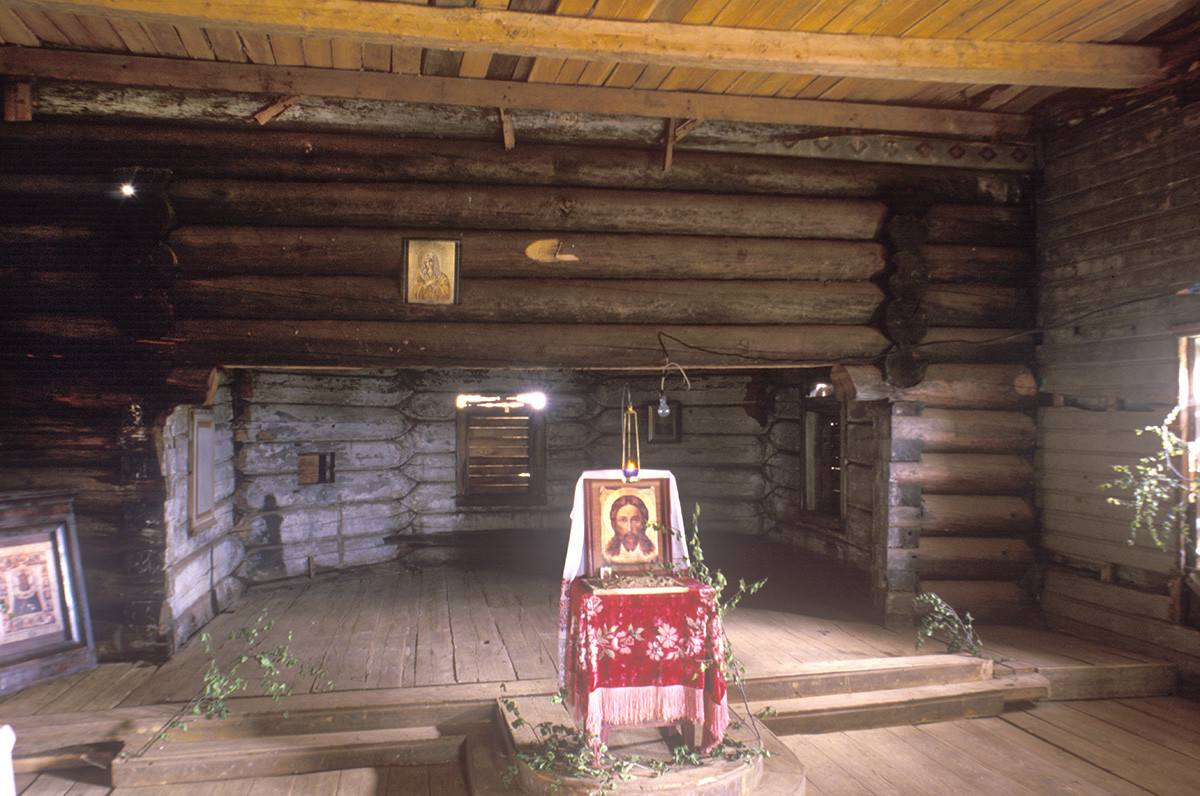 Église de l'Icône de la Vierge Hodegetria, intérieur. Vue vers l'abside avec espace destiné à l’autel
