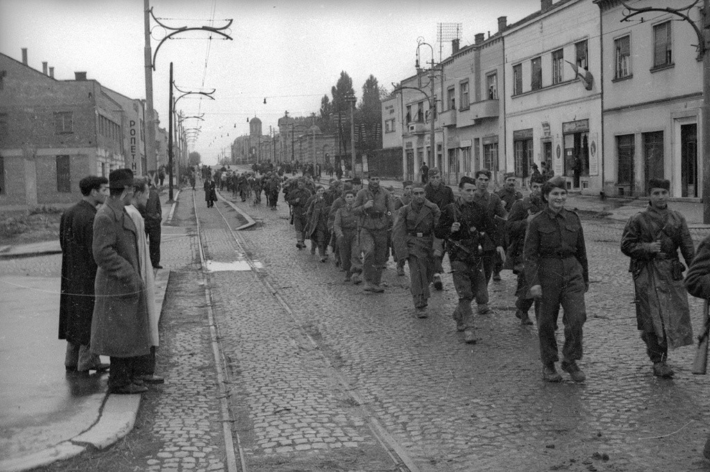 L’armée de Josip Broz Tito entre dans la ville,
