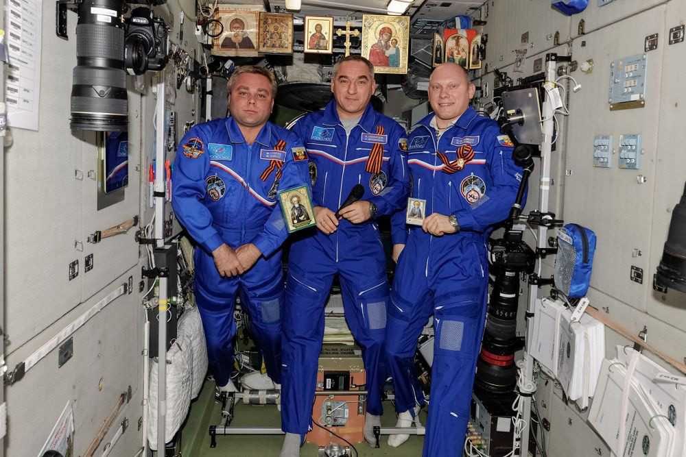 Cosmonauts pose on the occasion of the 700th anniversary of St. Sergius of Radonezh. For this particular occasion, all the icons that were on the ISS at that time were displayed. In everyday life, icons on the ISS are seen much less often.