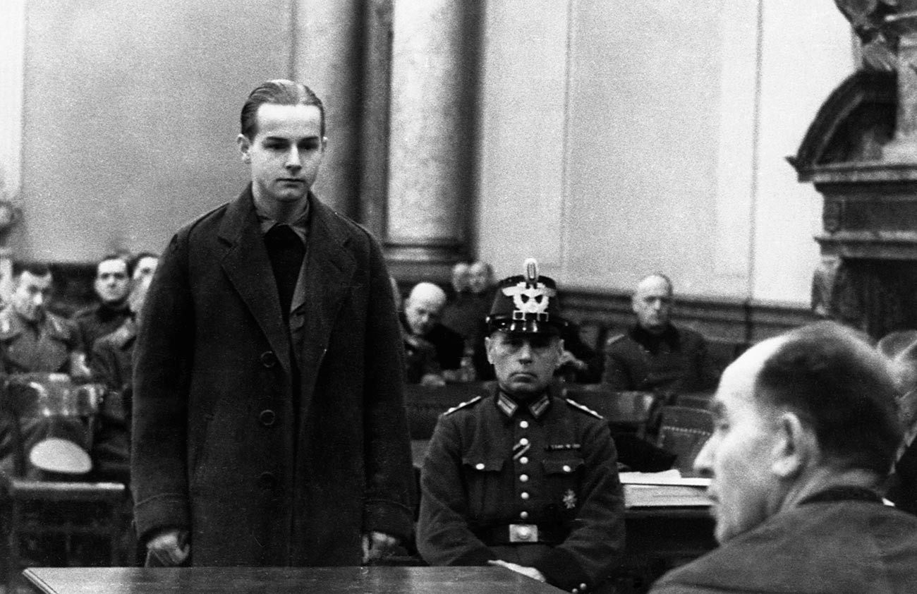 Генерал Фриц Линдеман био је један од хиљаду осумњичених за заверу које је осудио и казнио злогласни нацистички Народни суд за њихово наводно учешће у неуспелом атентату на Хитлера 20. јула 1944. Берлин, Немачка, август 1944.