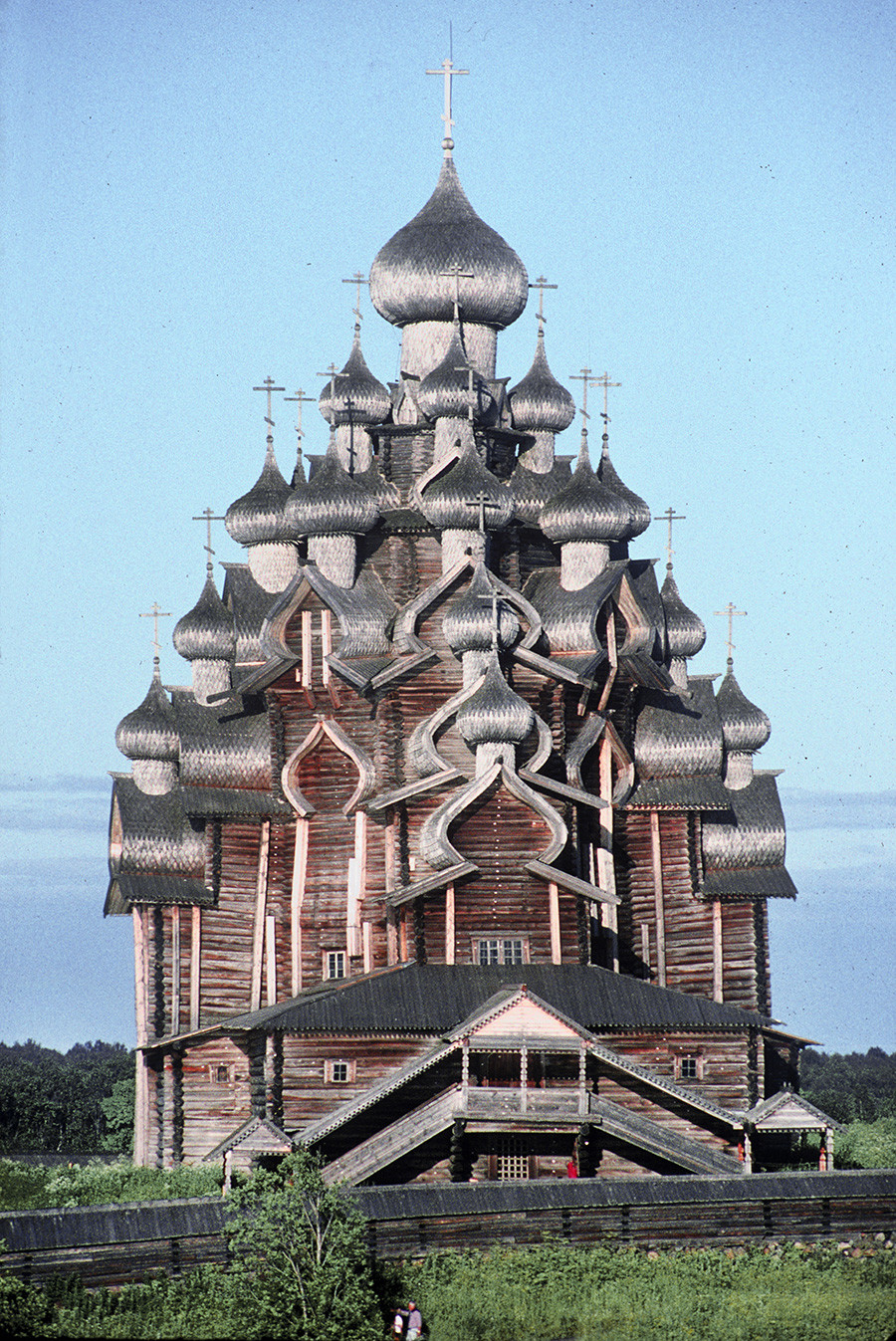 Kizhí pogost. Iglesia de la Transfiguración, vista oeste desde el lago Onega. 13 de julio de 1993
