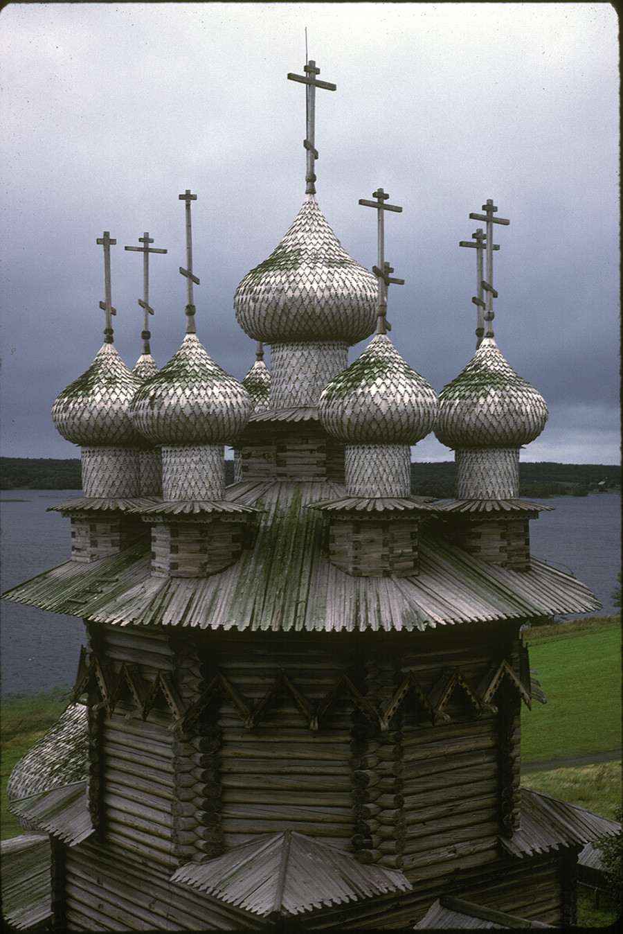 Iglesia de la Intercesión, estructura superior. Vista noroeste tomada desde el campanario. 18 de julio de 1988