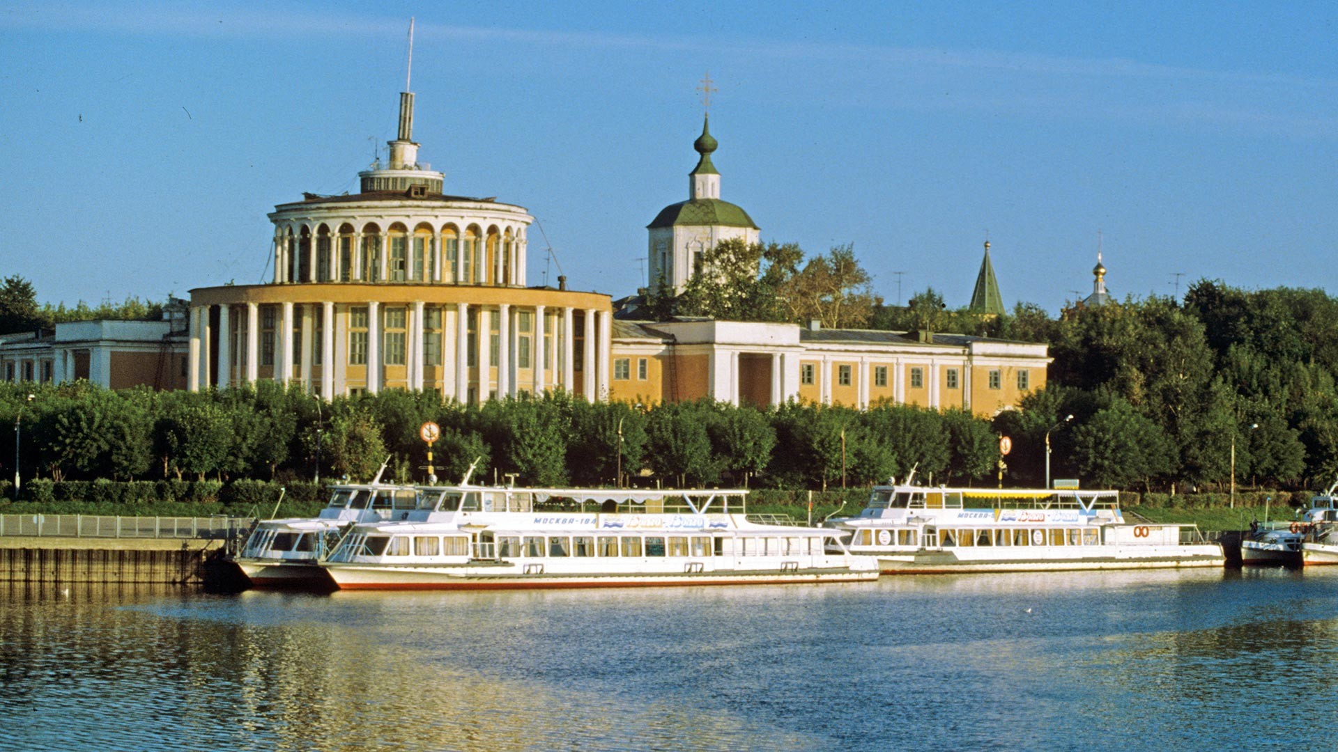 A river terminal in Tver, 1990s.