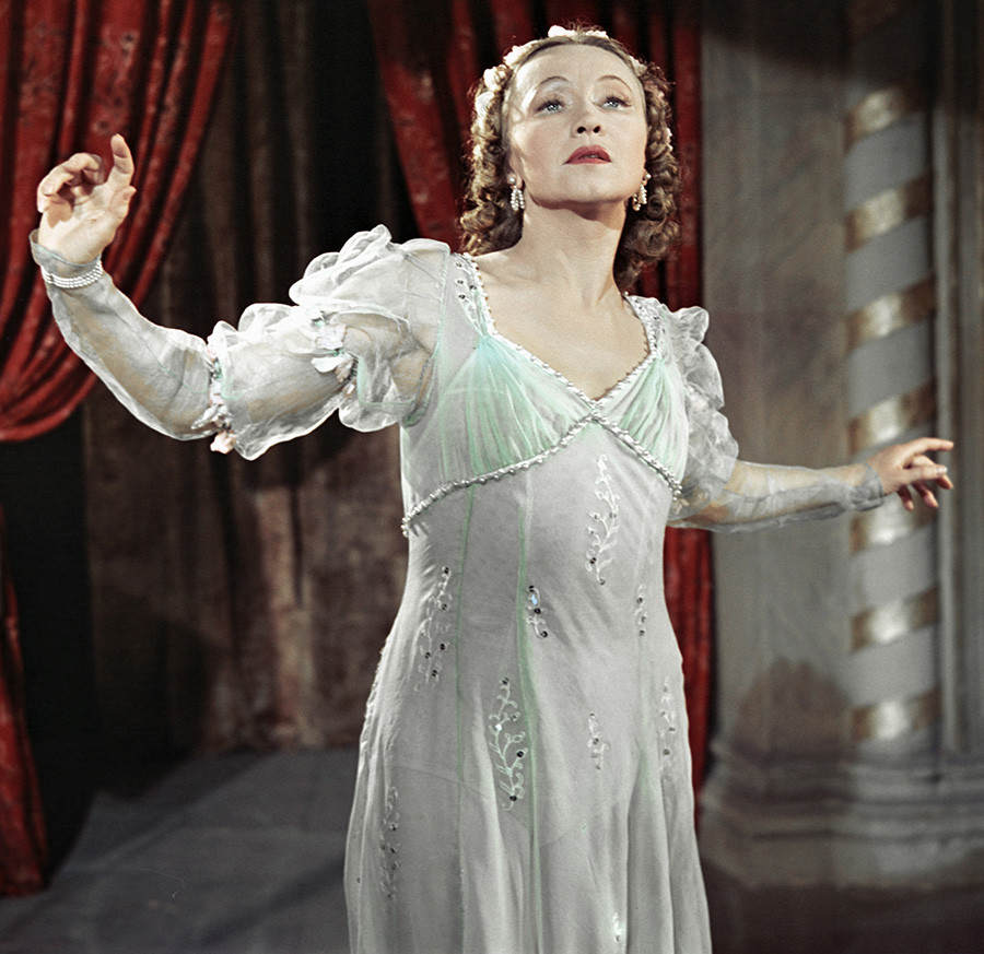 Galina Ulanowa, Volkskünstlerin der UdSSR, als Julia in Sergei Prokofjews Ballett „Romeo und Julia“, 1952.