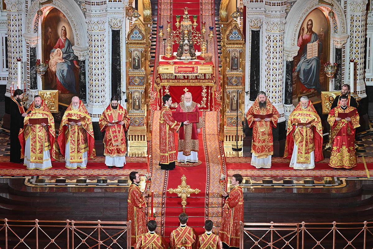 Il patriarca russo Kirill celebra la messa pasquale nella cattedrale di Cristo Salvatore a Mosca
