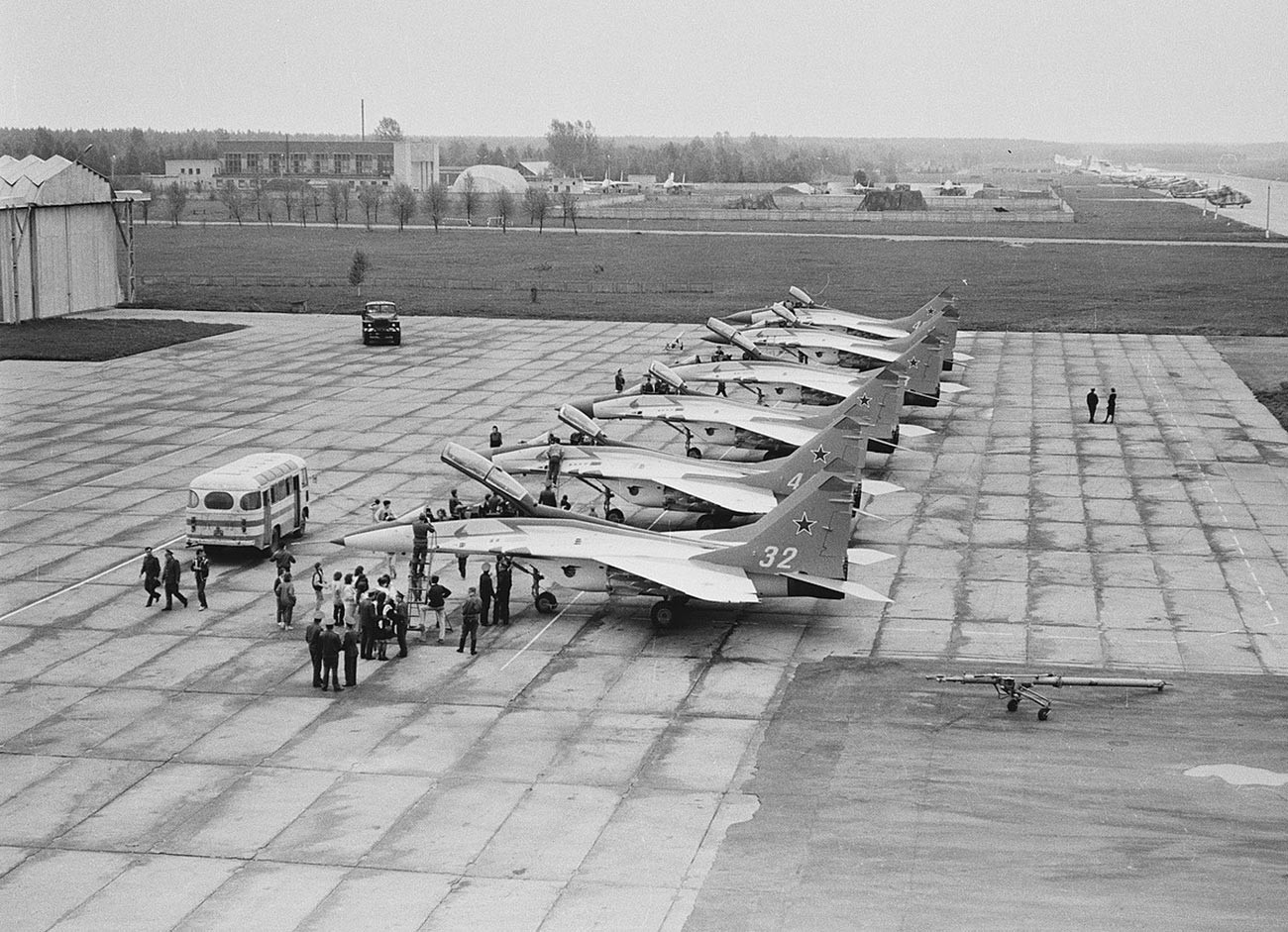 Formação original dos Andorinhas na base aérea de Kubinka, abril de 1992 