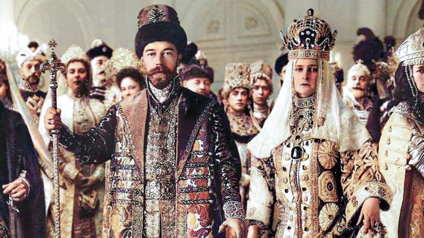 ロシアの伝統衣装を着た皇帝夫妻、ニコライ2世とアレクサンドラ・フョードロヴ、1913年