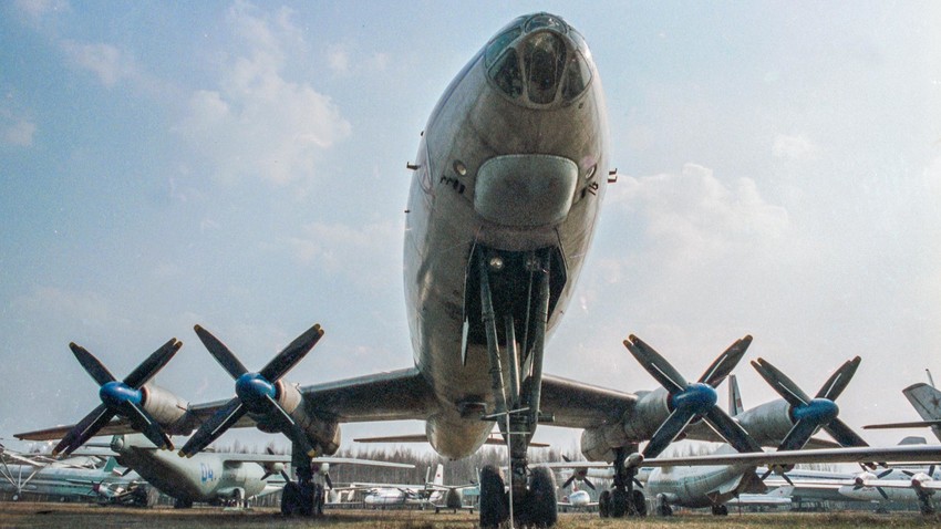 Passagierflugzeug TU-114, erstellt im Büro für experimentelle Konstruktion von A. N. Tupolew.