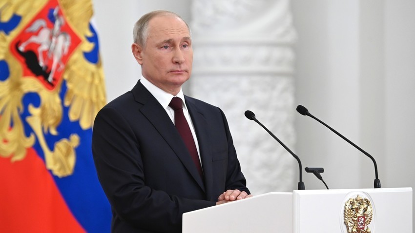 Руският президент Владимир Путин на среща с възпитаници на военни академии в Кремъл
