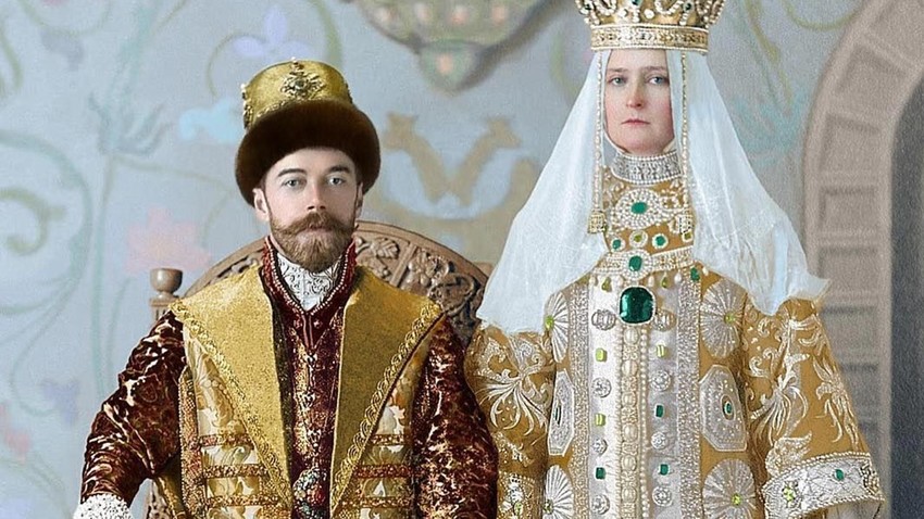 Kaisar Rusia Nikolai II dan Permaisuri Aleksandra Fyodorovna mengenakan pakaian penguasa Rusia abad ke-17 selama perayaan 300 tahun Dinasti Romanov, 1913.