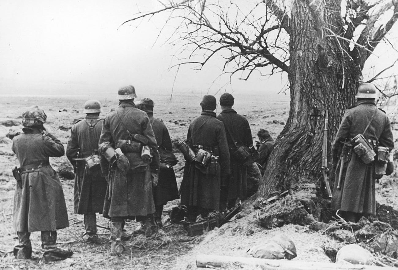 Soldats allemands près de Kharkov