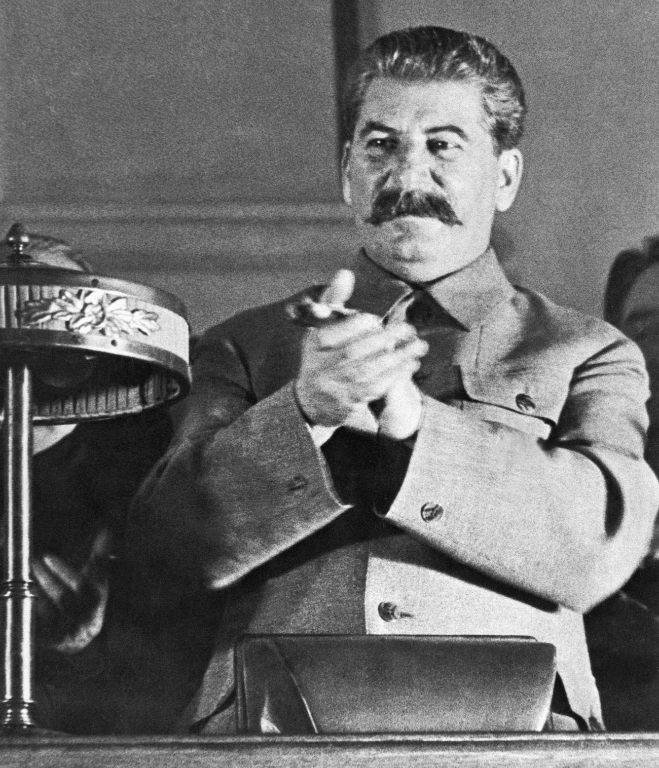 Самая любопытная версия: Сталин назвал себя Сталиным в честь либерального журналиста Евгения Сталинского. 