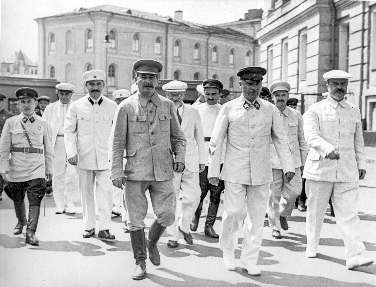 Во время парада в июле 1936 года. 