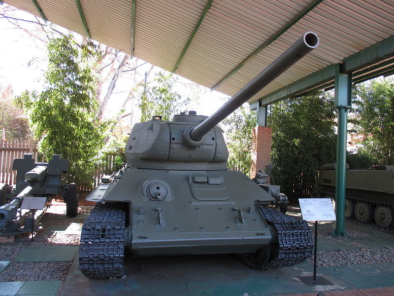 T-34 de las FAPLA expuesto en el Museo de Historia Militar de Sudáfrica (Johannesburgo)

