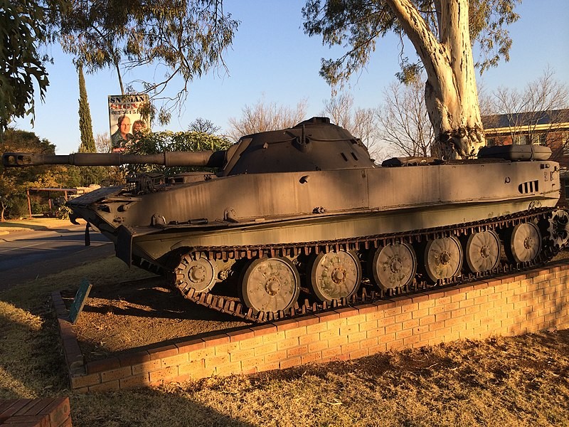 PT-76 tardío de las Fuerzas Armadas para la Liberación de Angola (FAPLA) en el Museo Sudafricano de Blindados, Bloemfontein.