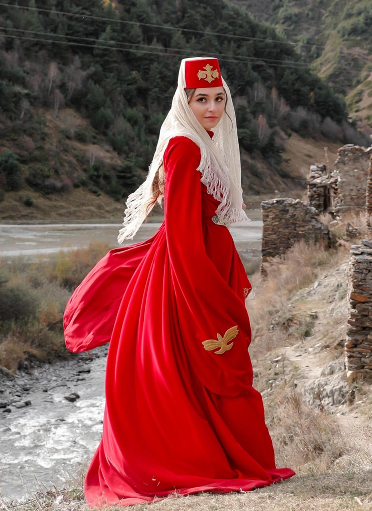 Осетинский женский наряд.