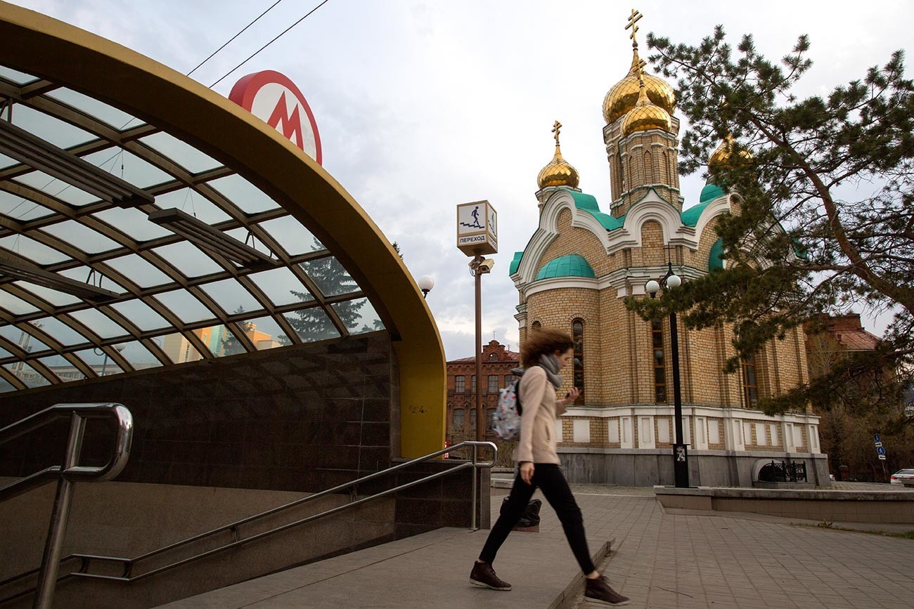 Este es el aspecto de la estación de metro de Omsk desde el exterior.