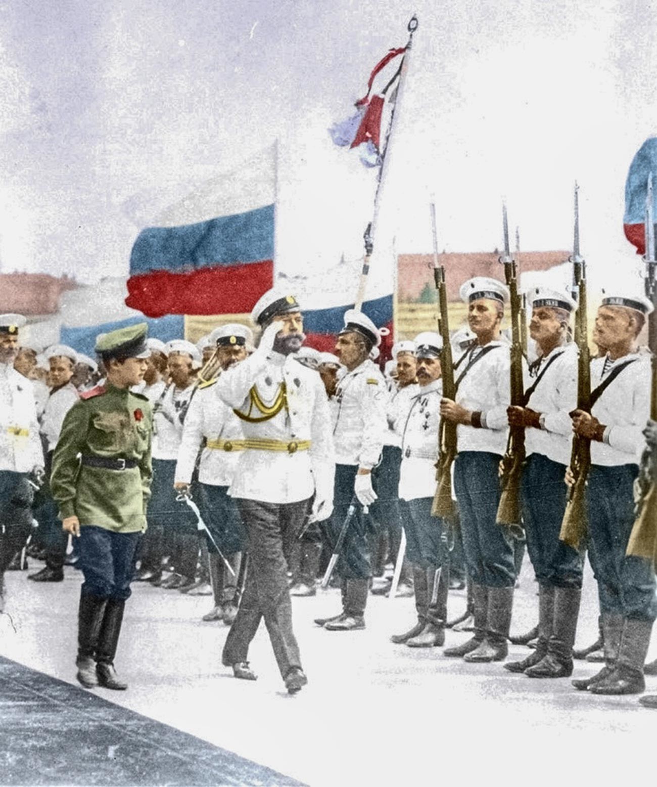 В 1896 году император Николай II установил бело-сине-красный флаг как национальный