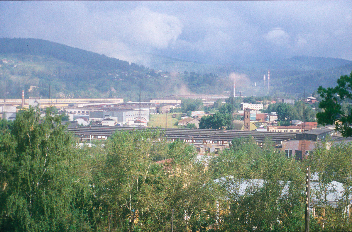 Zlatoúst. Panorama de la fábrica desde la colina de Urenga. 16 de julio de 2003.