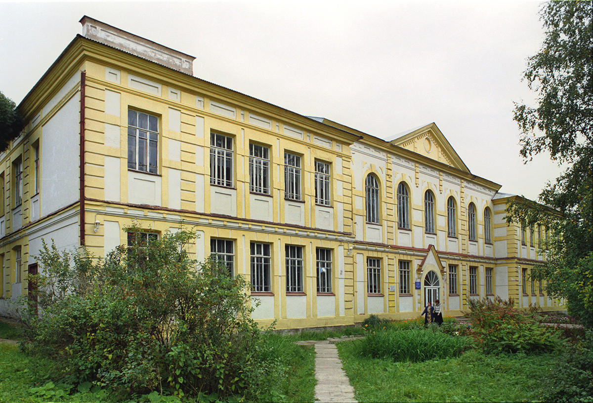 Lycée féminin Saint-Nicolas (1910), perspective Sovietski.  28 août 2006