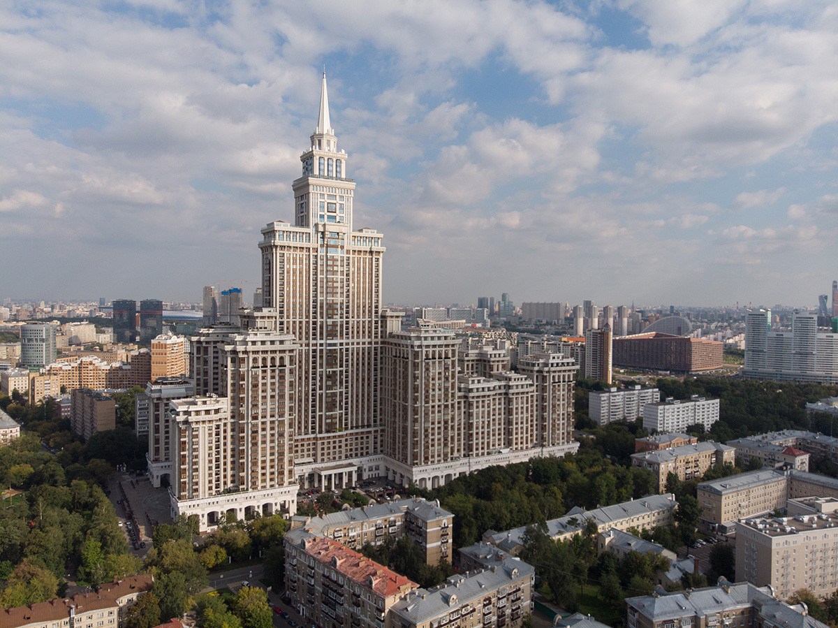 Самый высокий жилой дом в москве сколько этажей фото