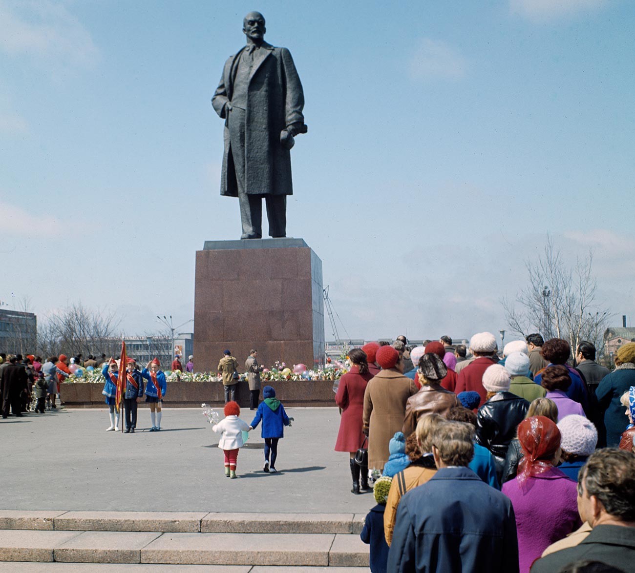 Monument à Vladimir Lénine dans la ville de Ioujno-Sakhalinsk