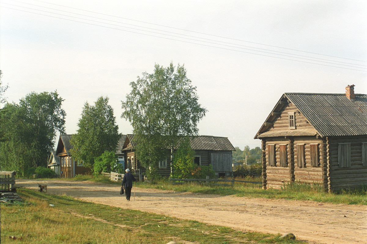 Saminsky Pogost. Log houses. August 28, 2006